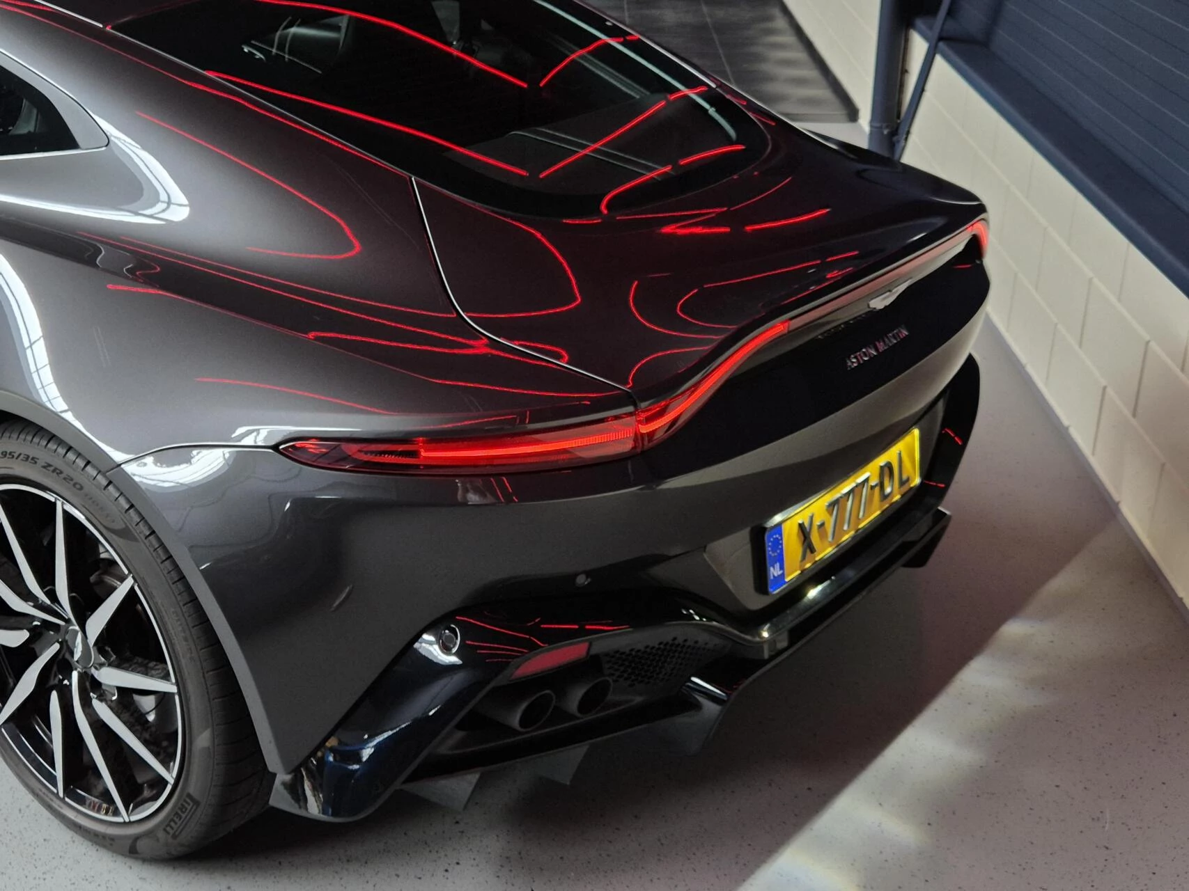 Hoofdafbeelding Aston Martin V8 Vantage