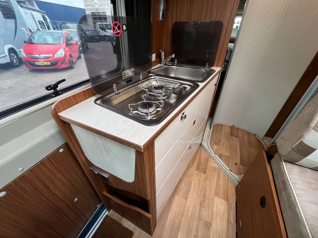 Hoofdafbeelding Pössl Globecar 640 Enkele Bedden Zonnepaneel