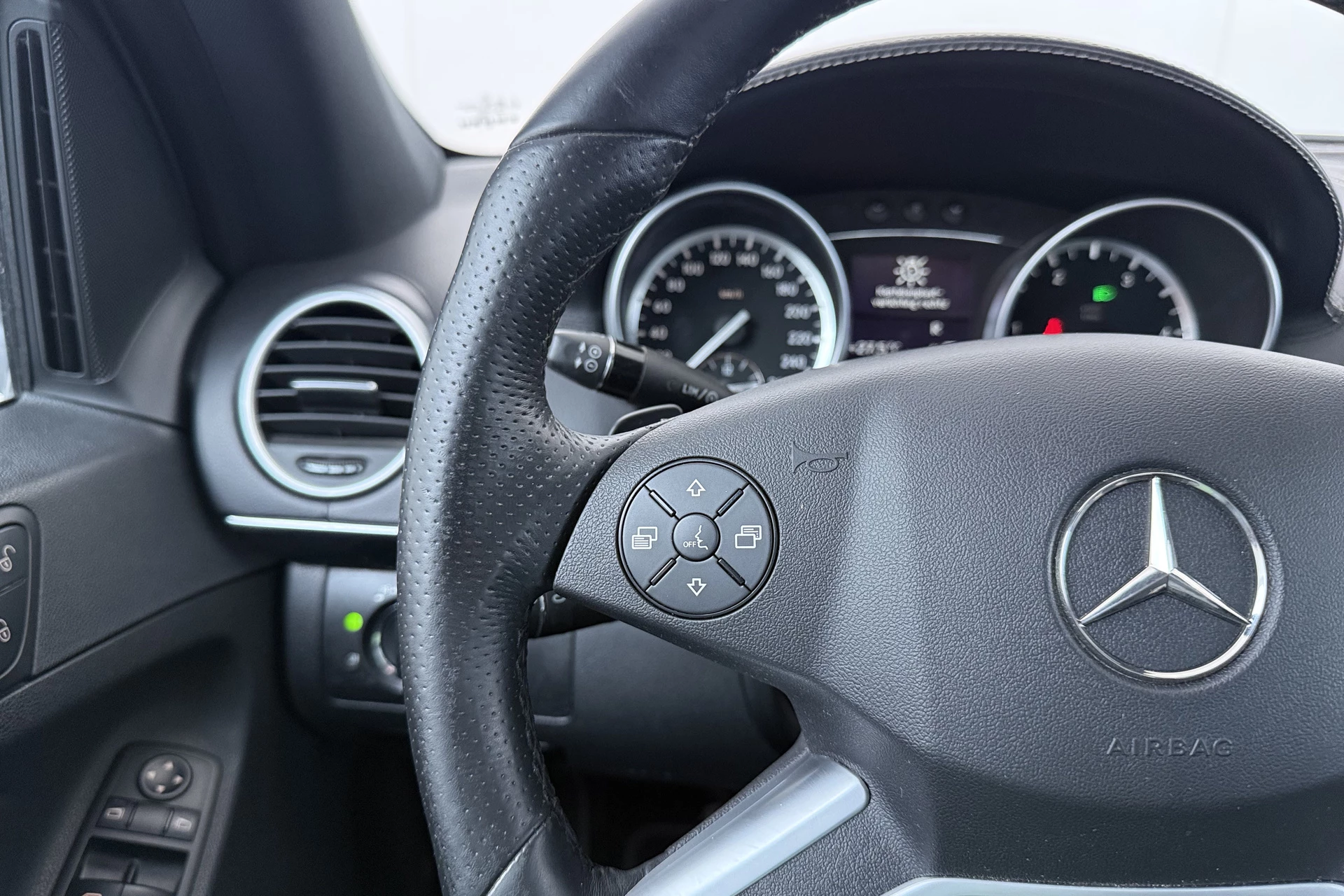 Hoofdafbeelding Mercedes-Benz M-Klasse