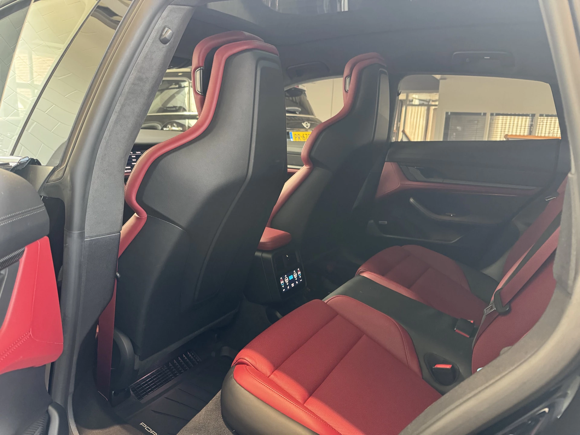 Hoofdafbeelding Porsche Taycan