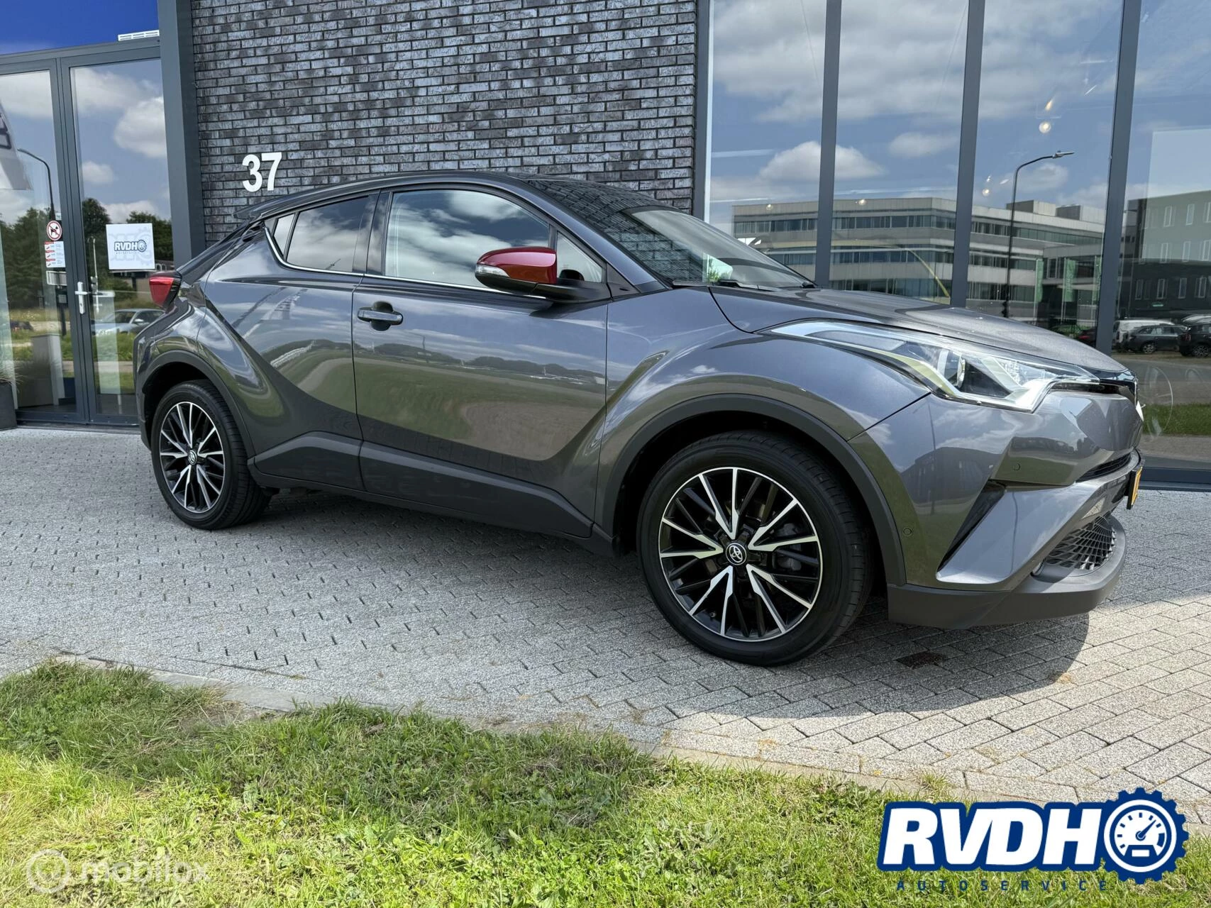 Hoofdafbeelding Toyota C-HR