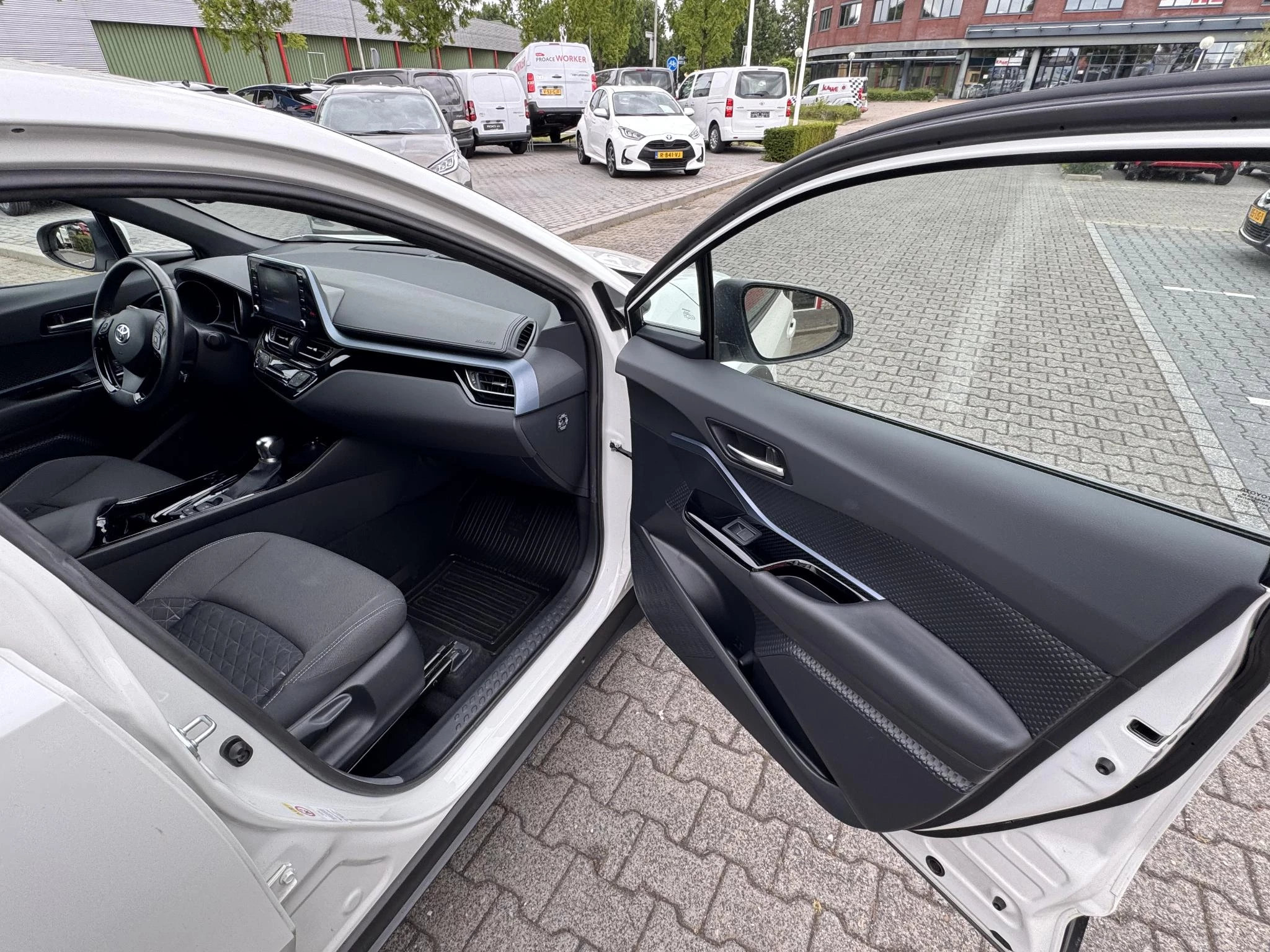 Hoofdafbeelding Toyota C-HR