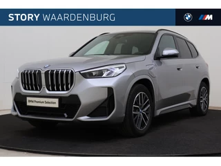BMW X1 xDrive25e M Sport Automaat / Trekhaak / Sportstoelen / Achteruitrijcamera / M Adaptief onderstel / Stoelverwarming / Parking Assistant
