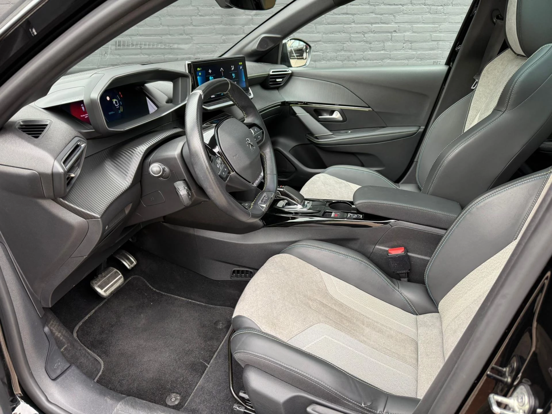 Hoofdafbeelding Peugeot e-208
