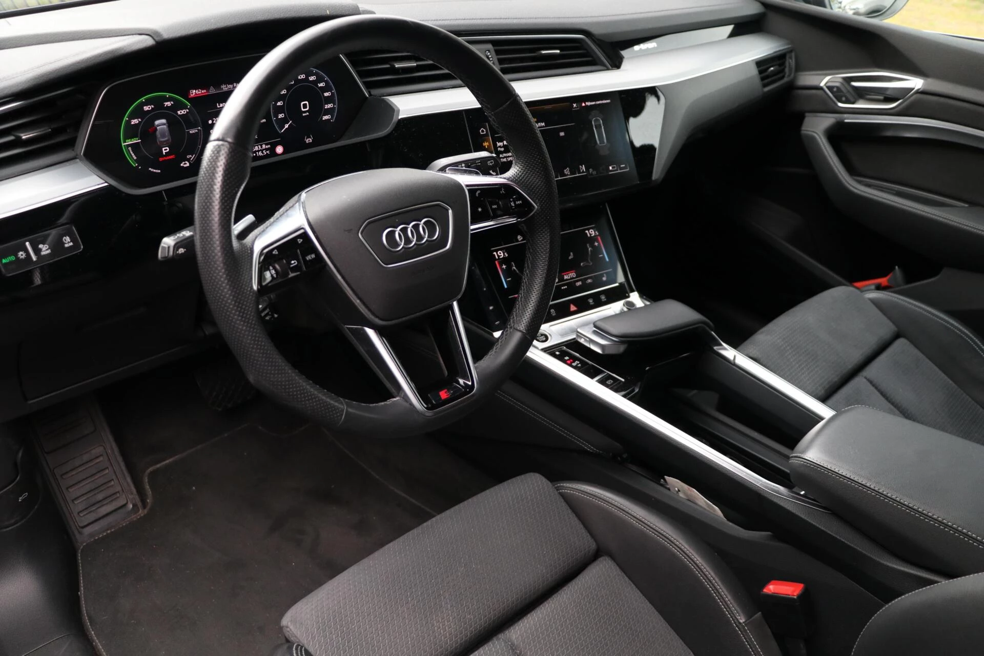 Hoofdafbeelding Audi e-tron