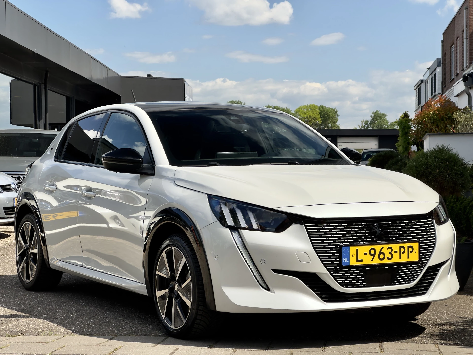 Hoofdafbeelding Peugeot e-208