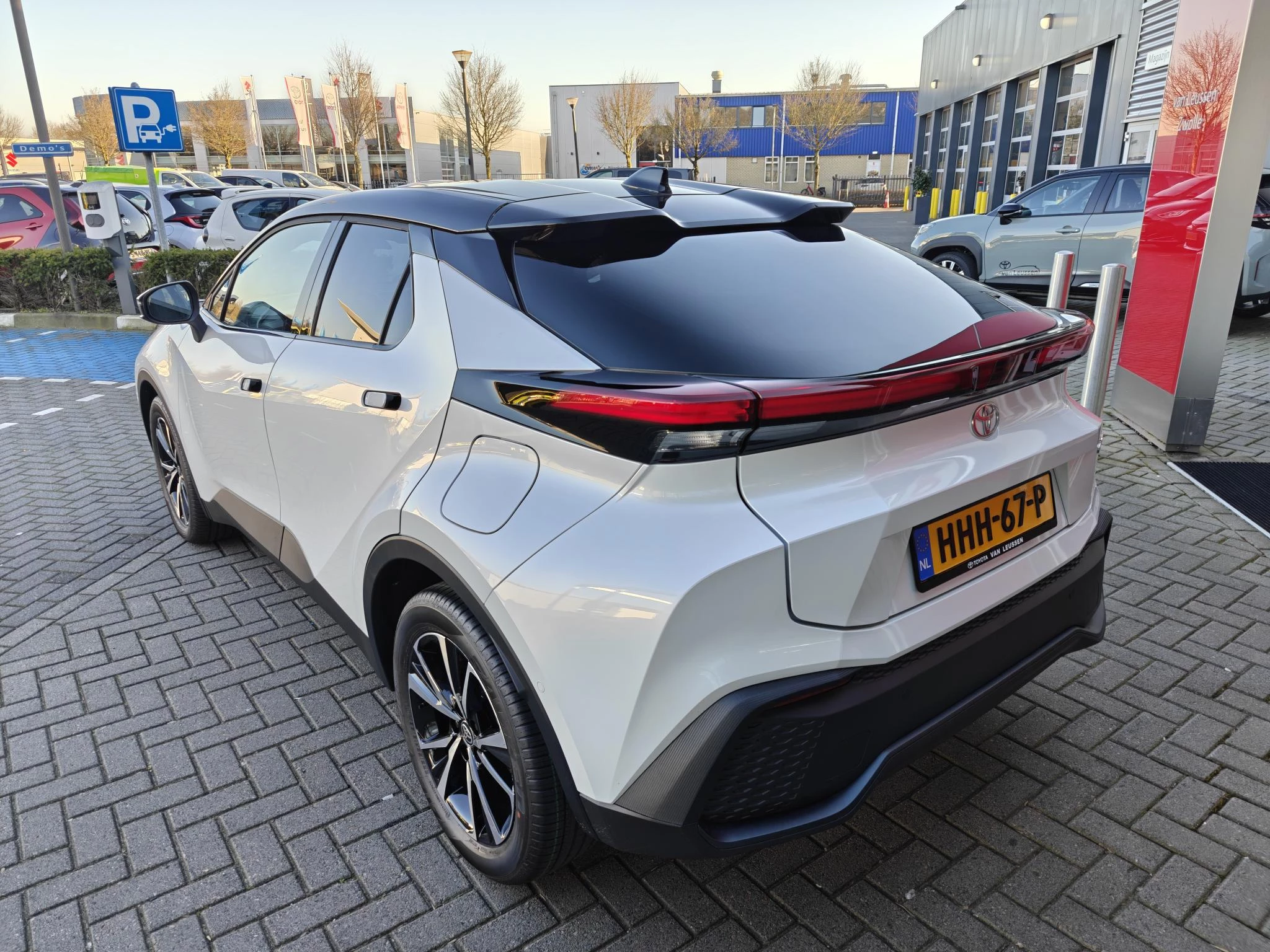 Hoofdafbeelding Toyota C-HR