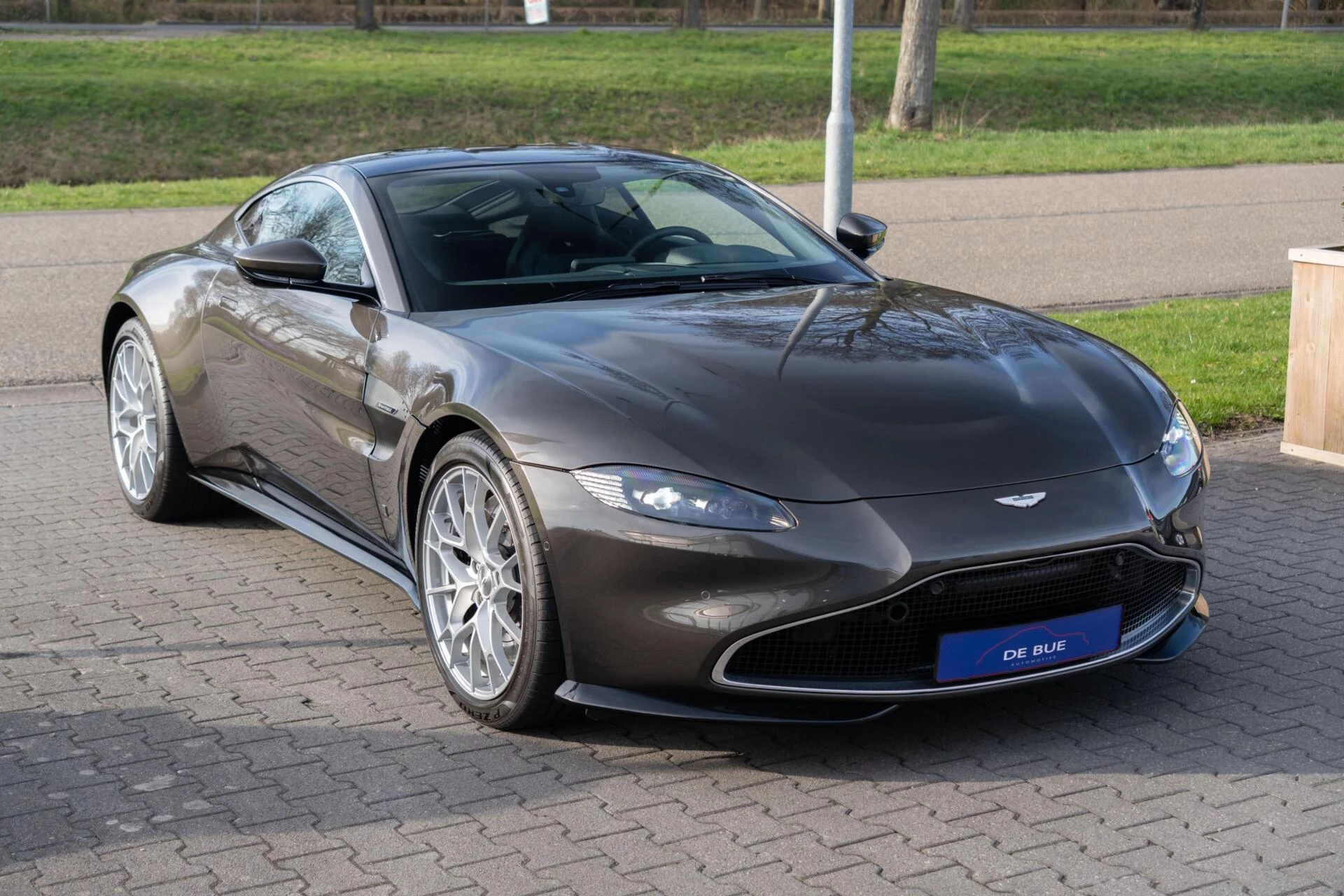 Hoofdafbeelding Aston Martin V8 Vantage
