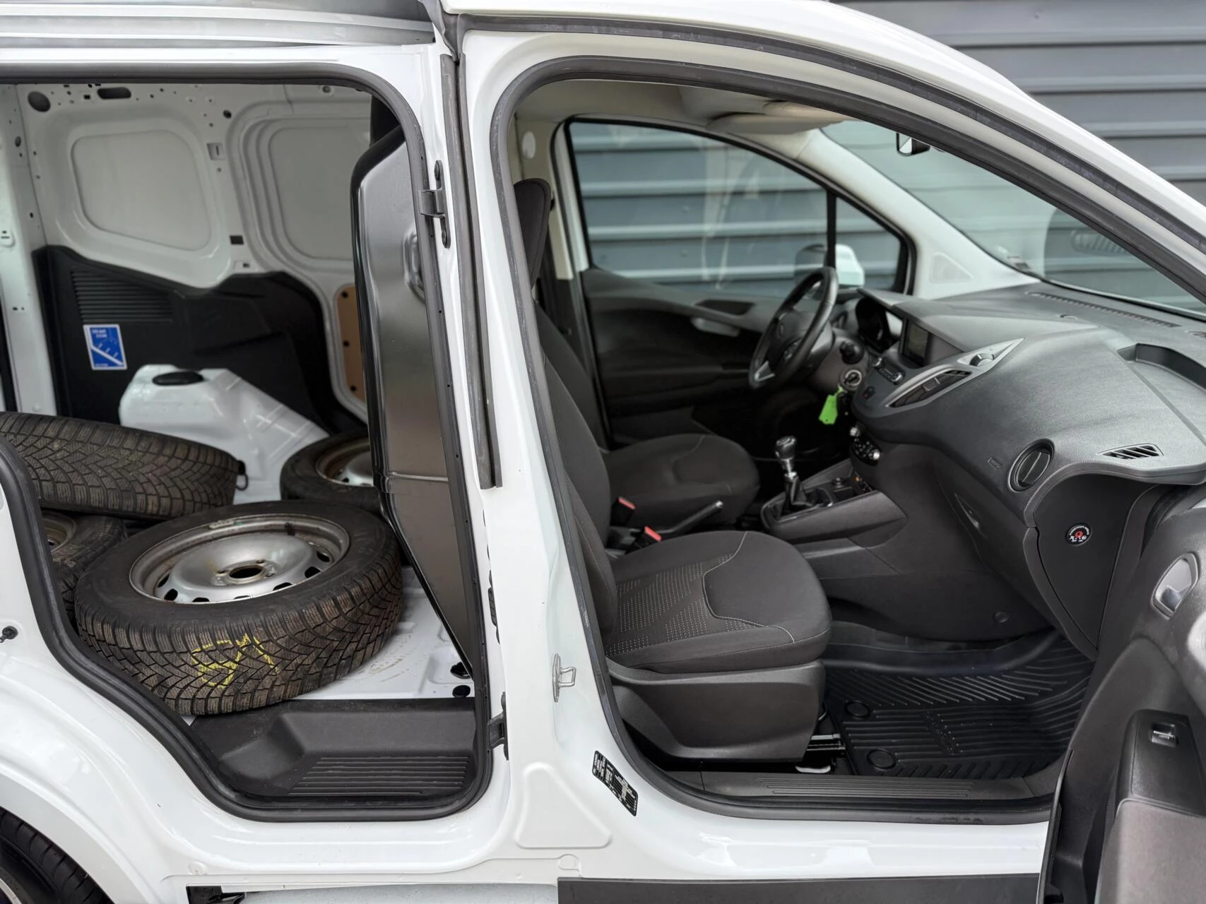 Hoofdafbeelding Ford Transit Courier