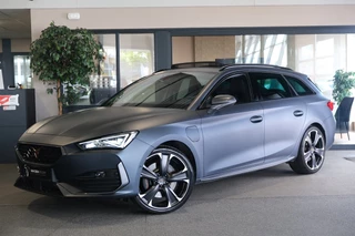 Hoofdafbeelding CUPRA Leon Sportstourer CUPRA Leon Sportstourer 1.4 e-Hybrid VZ 245PK MATT Pano Volleder Cam SuperSportStuur ACC