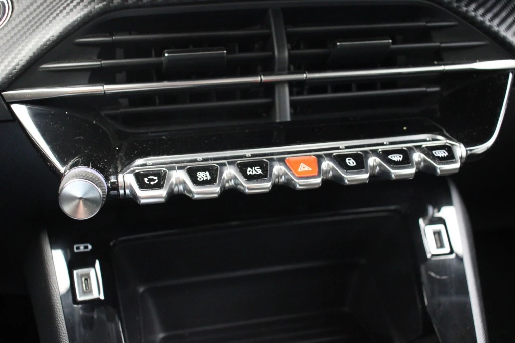 Hoofdafbeelding Peugeot e-2008