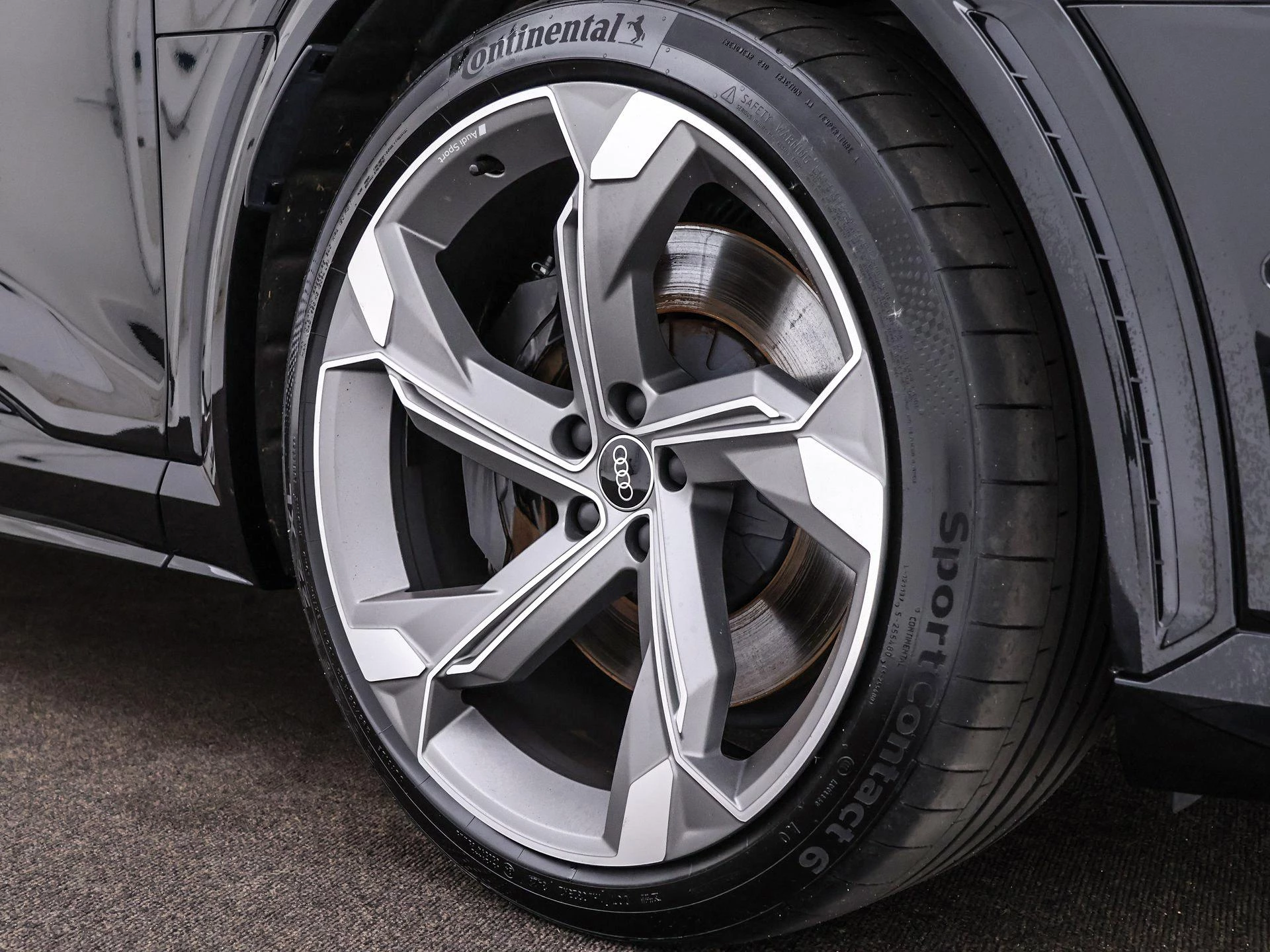 Hoofdafbeelding Audi e-tron