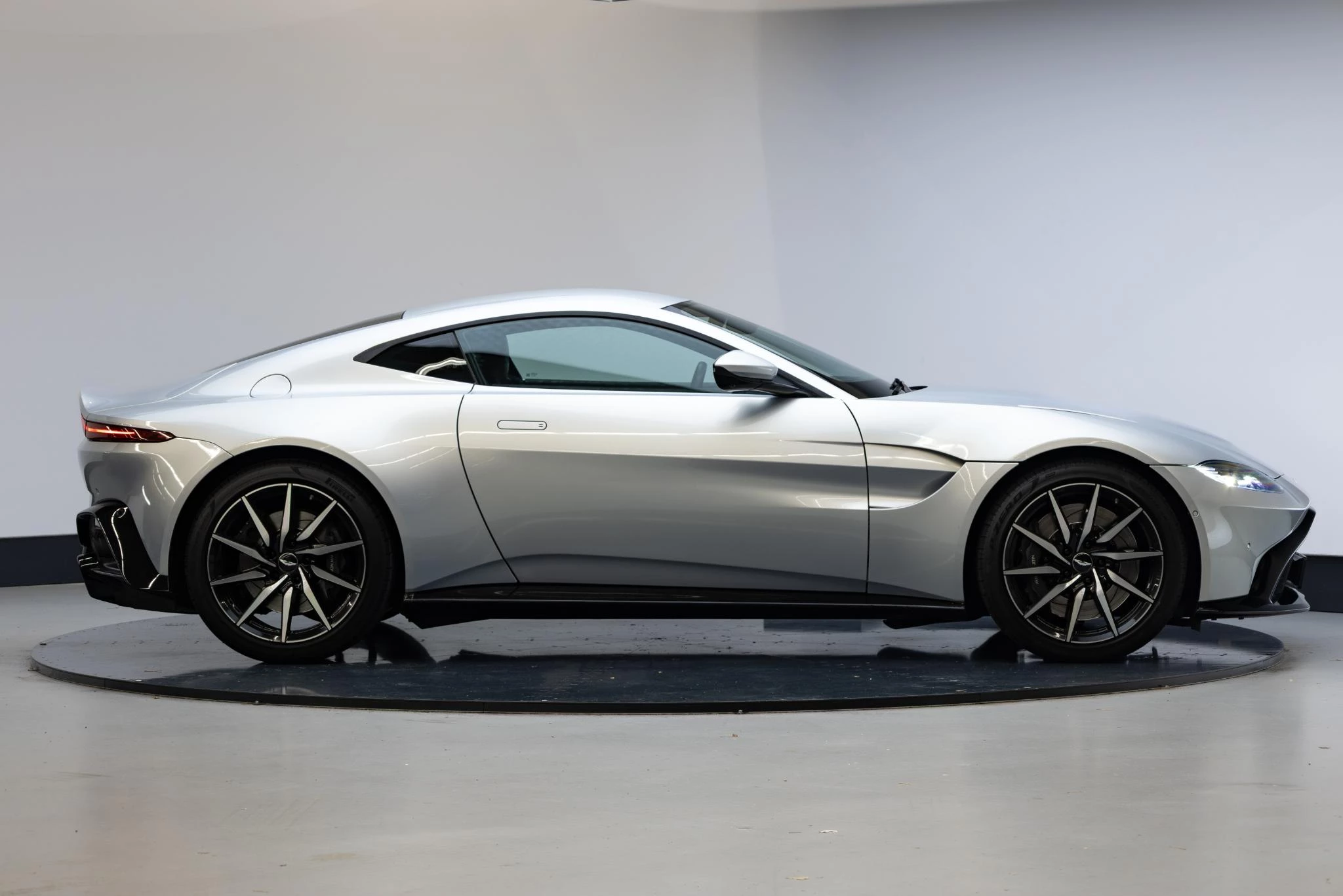 Hoofdafbeelding Aston Martin V8 Vantage