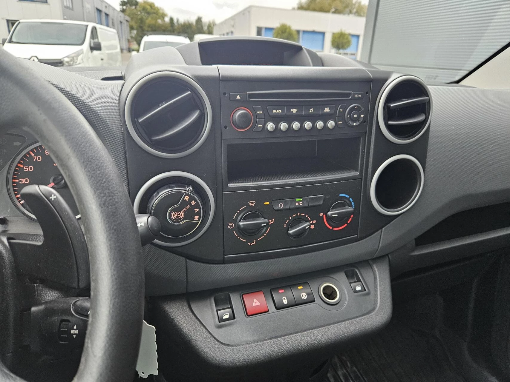 Hoofdafbeelding Peugeot Partner