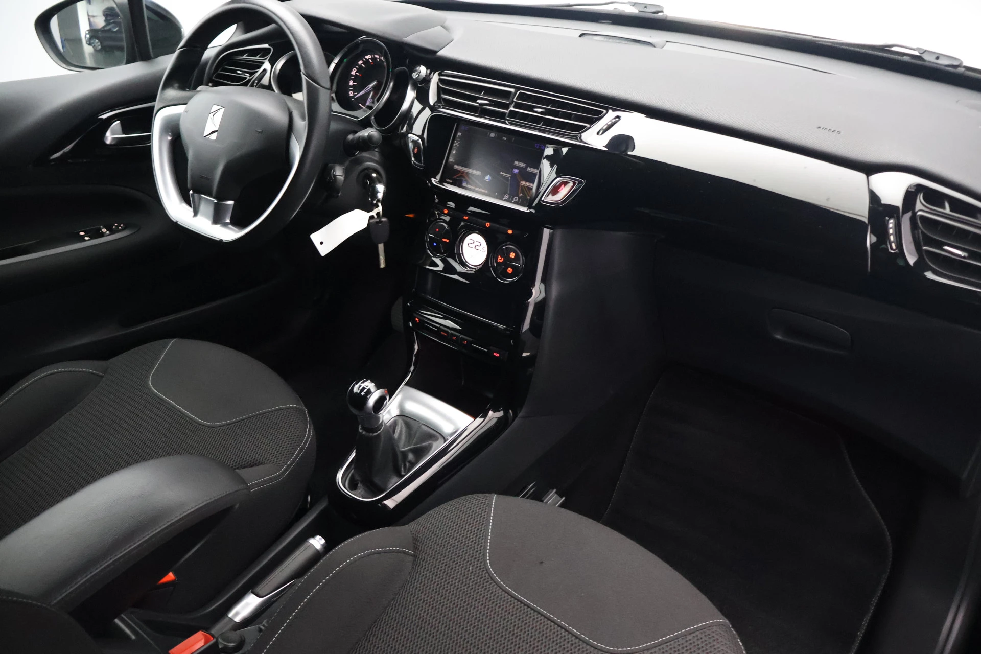 Hoofdafbeelding DS DS 3
