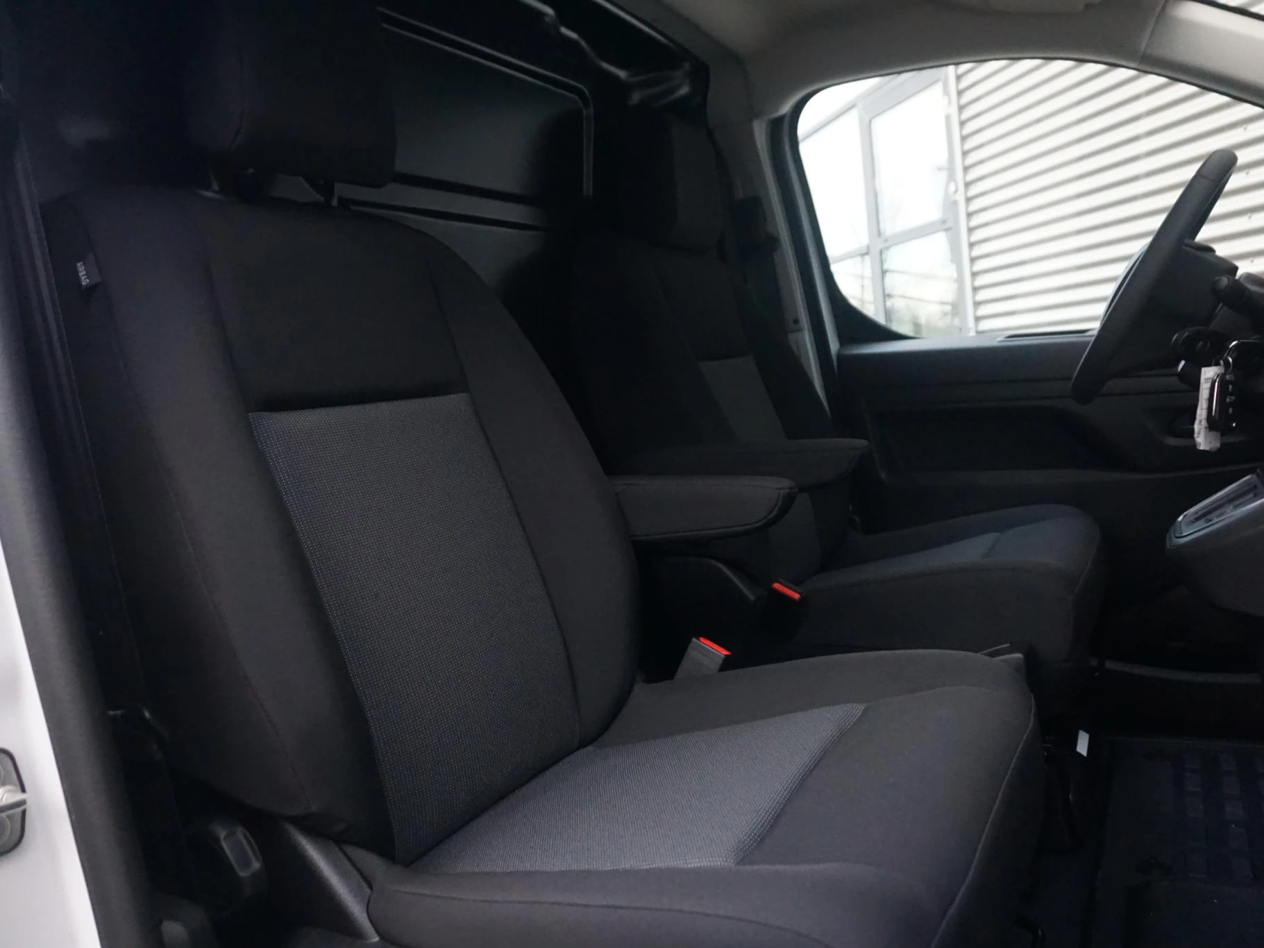 Hoofdafbeelding Peugeot e-Expert