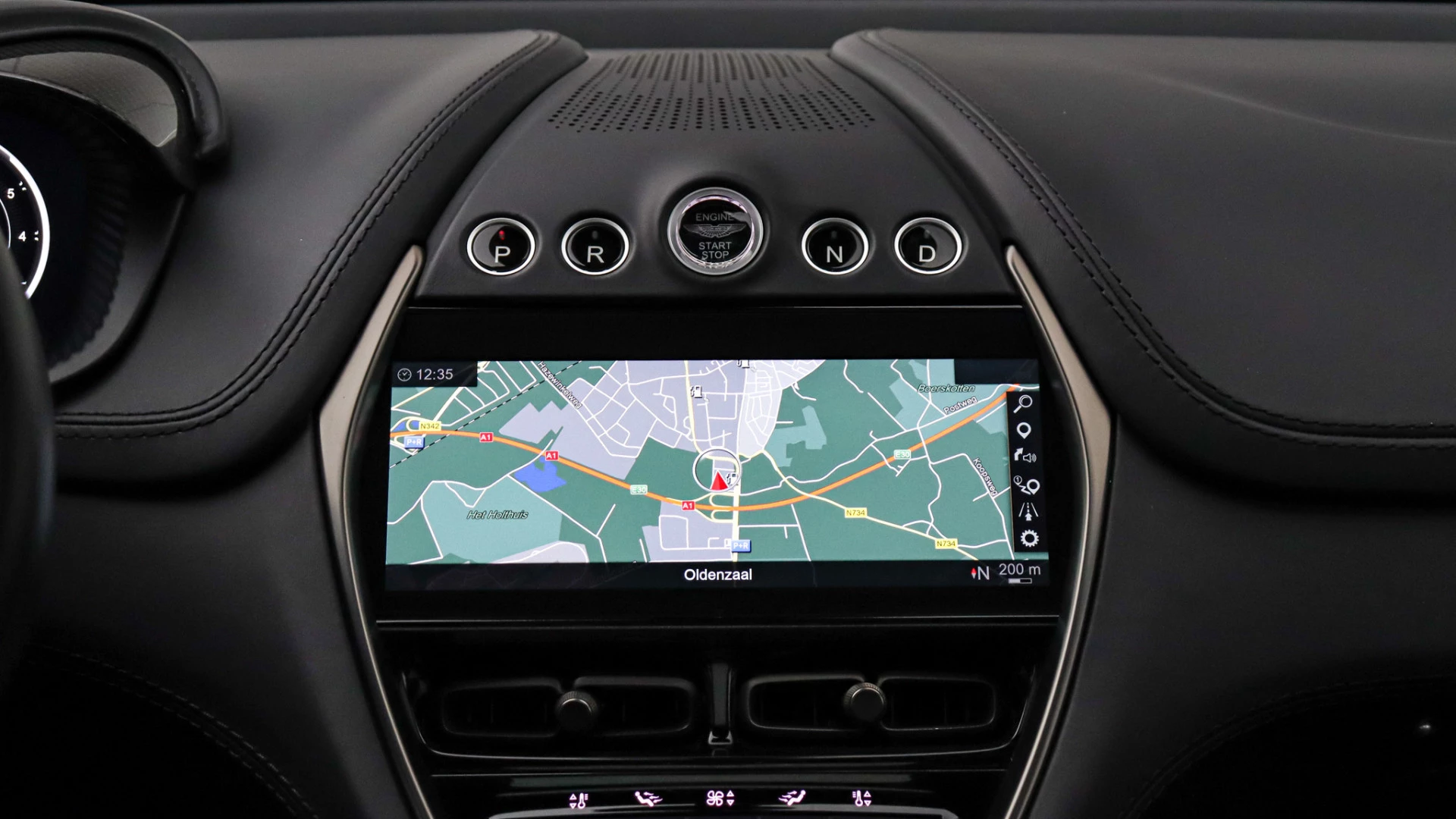 Hoofdafbeelding Aston Martin DBX