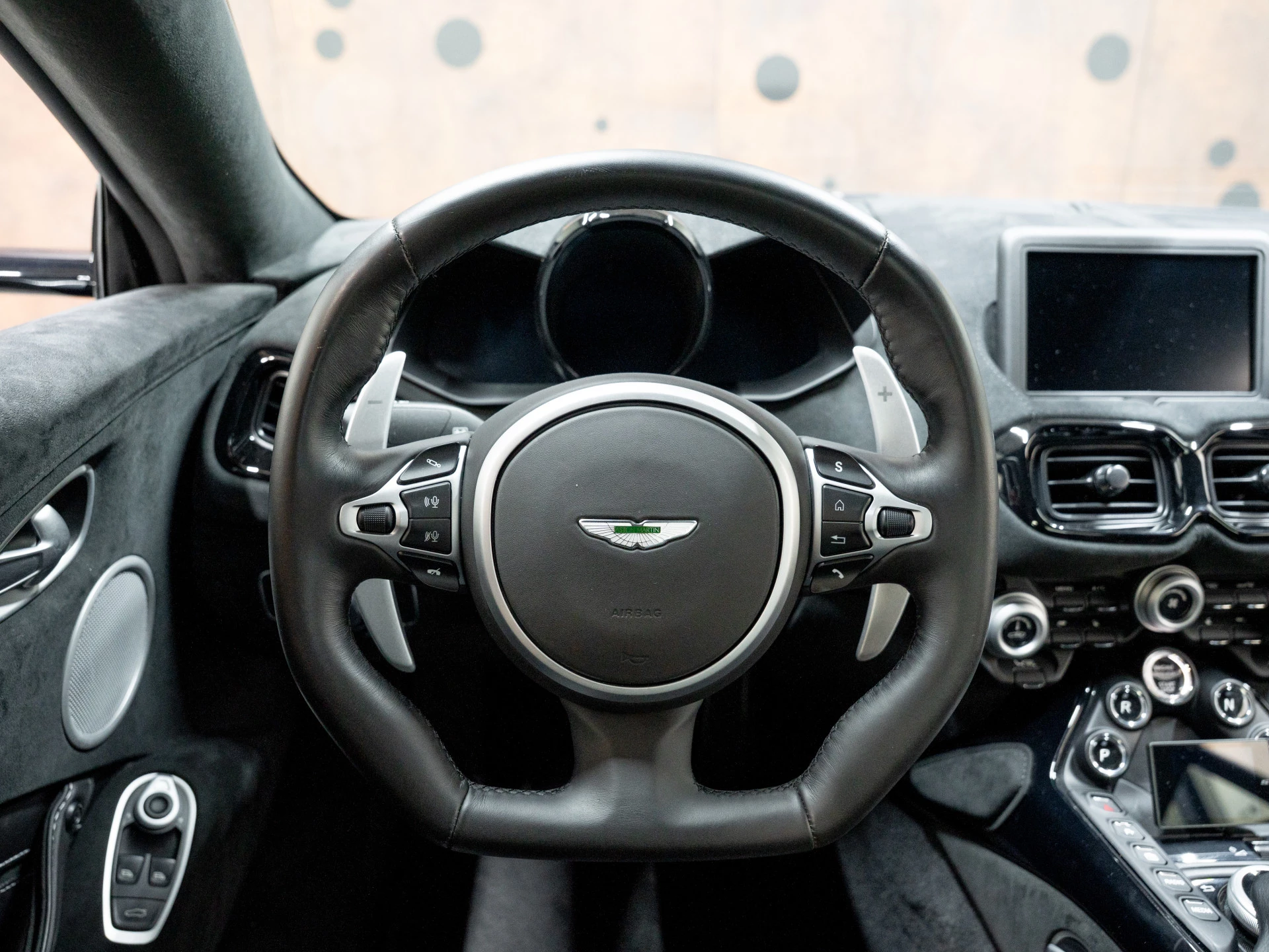 Hoofdafbeelding Aston Martin V8 Vantage