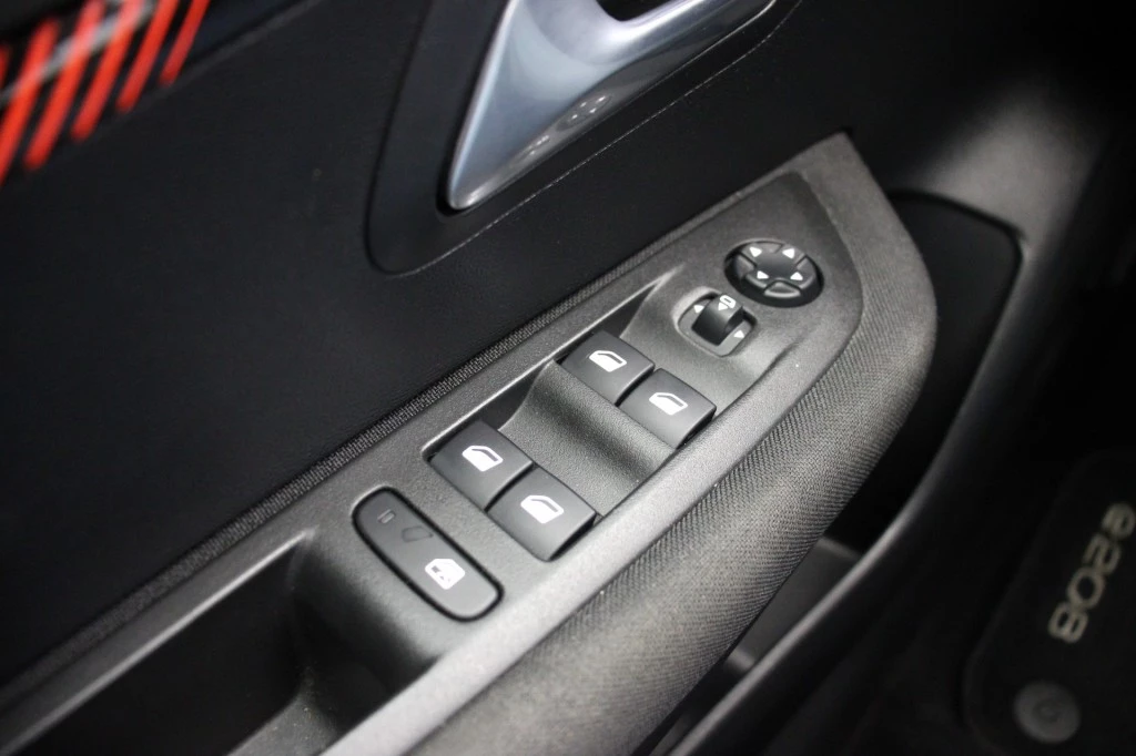 Hoofdafbeelding Peugeot e-208