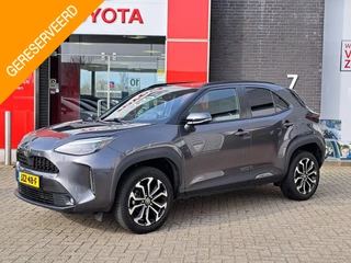 Toyota Yaris Cross 1.5 Hybrid 115 First Edition APPLE/ANDROID STOEL/STUURVERWARMING NAVI AD-CRUISE PRIVACY-GLASS 17"LM-VELGEN