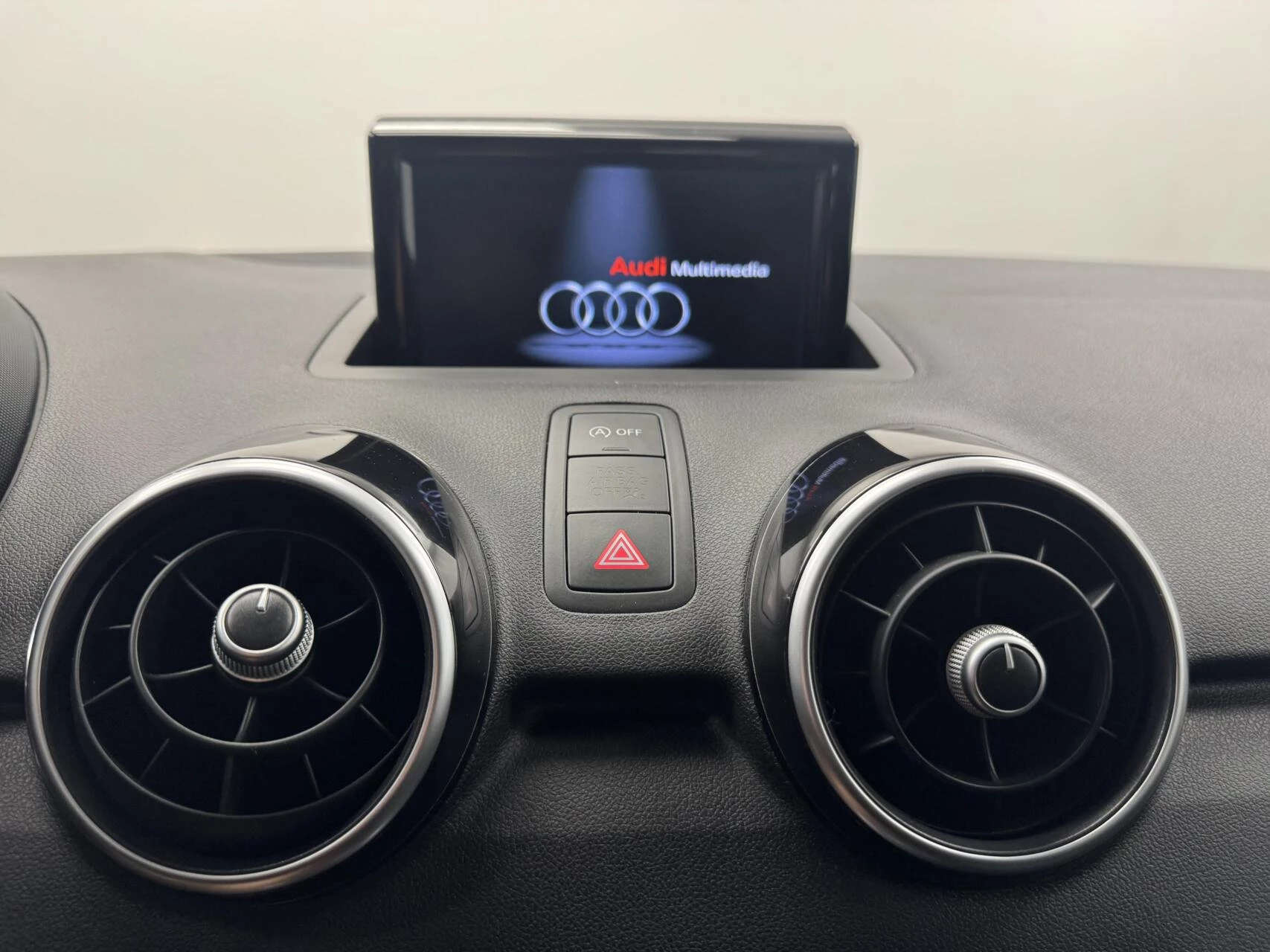 Hoofdafbeelding Audi 1.0 TFSi S-Line Airco-Navigatie-Cr.contr-Lm17''velgen