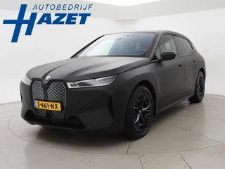 Hoofdafbeelding BMW iX BMW iX xDrive40 M-SPORT H.E. 77 kWh *MAT ZWART* + 22 INCH | 12-2022 | LASER LIGHT | MASSAGE | 3D CAMERA | ADAPTIVE CRUISE | HK