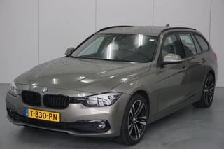 BMW 3-serie Touring 318d High Executive / Navigatie / Camera / PDC