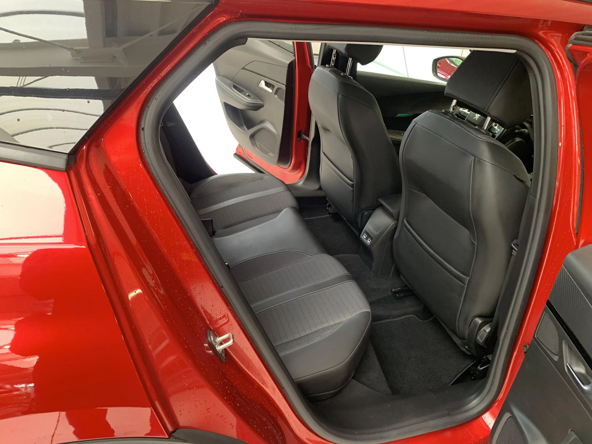 Hoofdafbeelding Peugeot e-2008