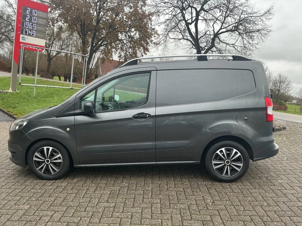 Hoofdafbeelding Ford Transit Courier