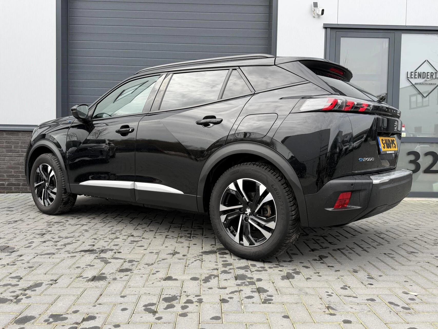 Hoofdafbeelding Peugeot e-2008