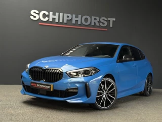 Hoofdafbeelding BMW 1 Serie BMW 1 Serie 118i M-Sport vol Leer 19 inch Bovag garantie Apple Carplay Misano bleu