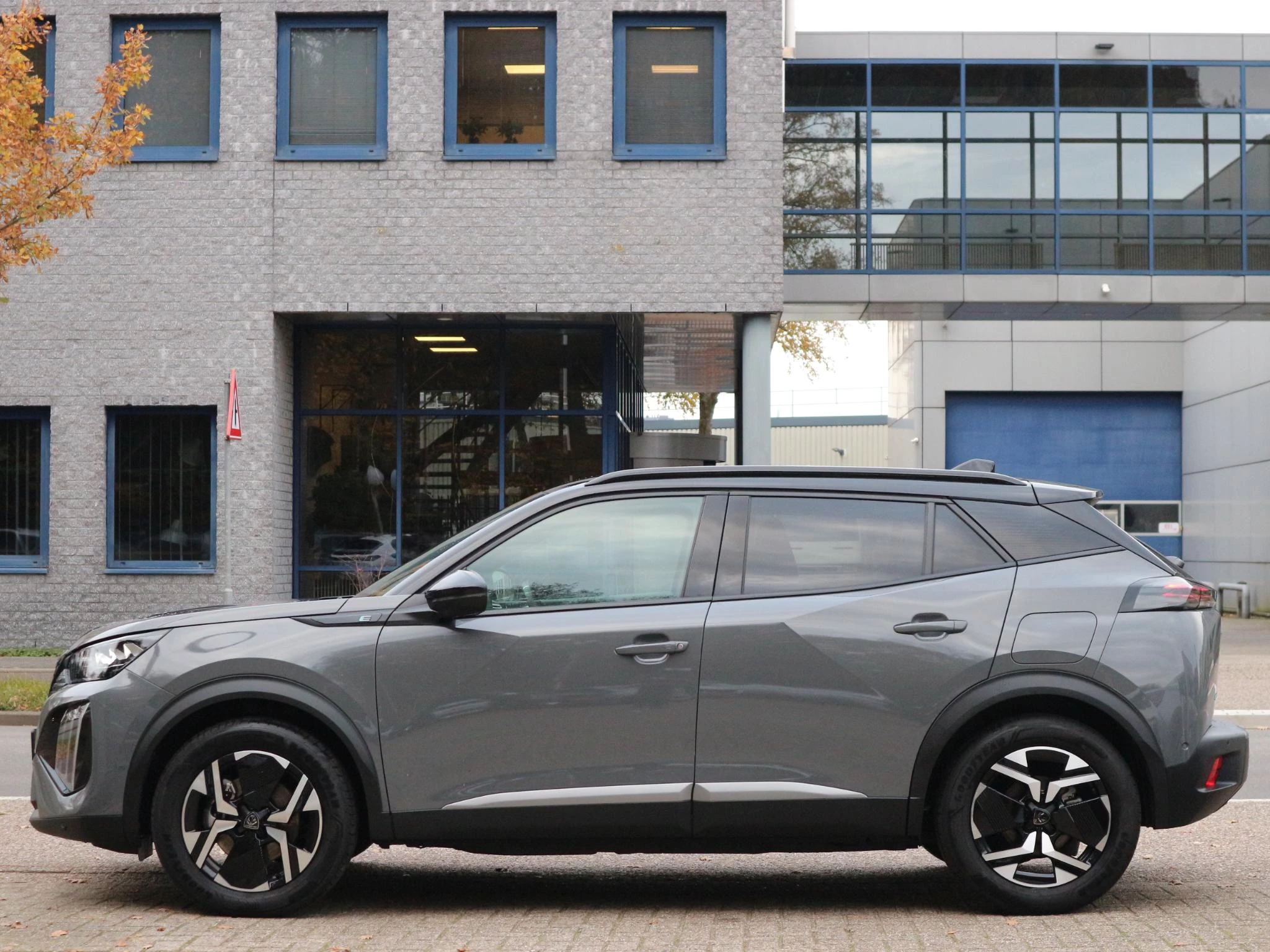 Hoofdafbeelding Peugeot e-2008