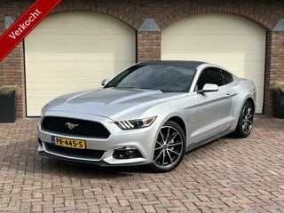 Hoofdafbeelding Ford Mustang Ford Mustang Fastback 2.3 EcoBoost 309PK Airco Camera LED Cruise