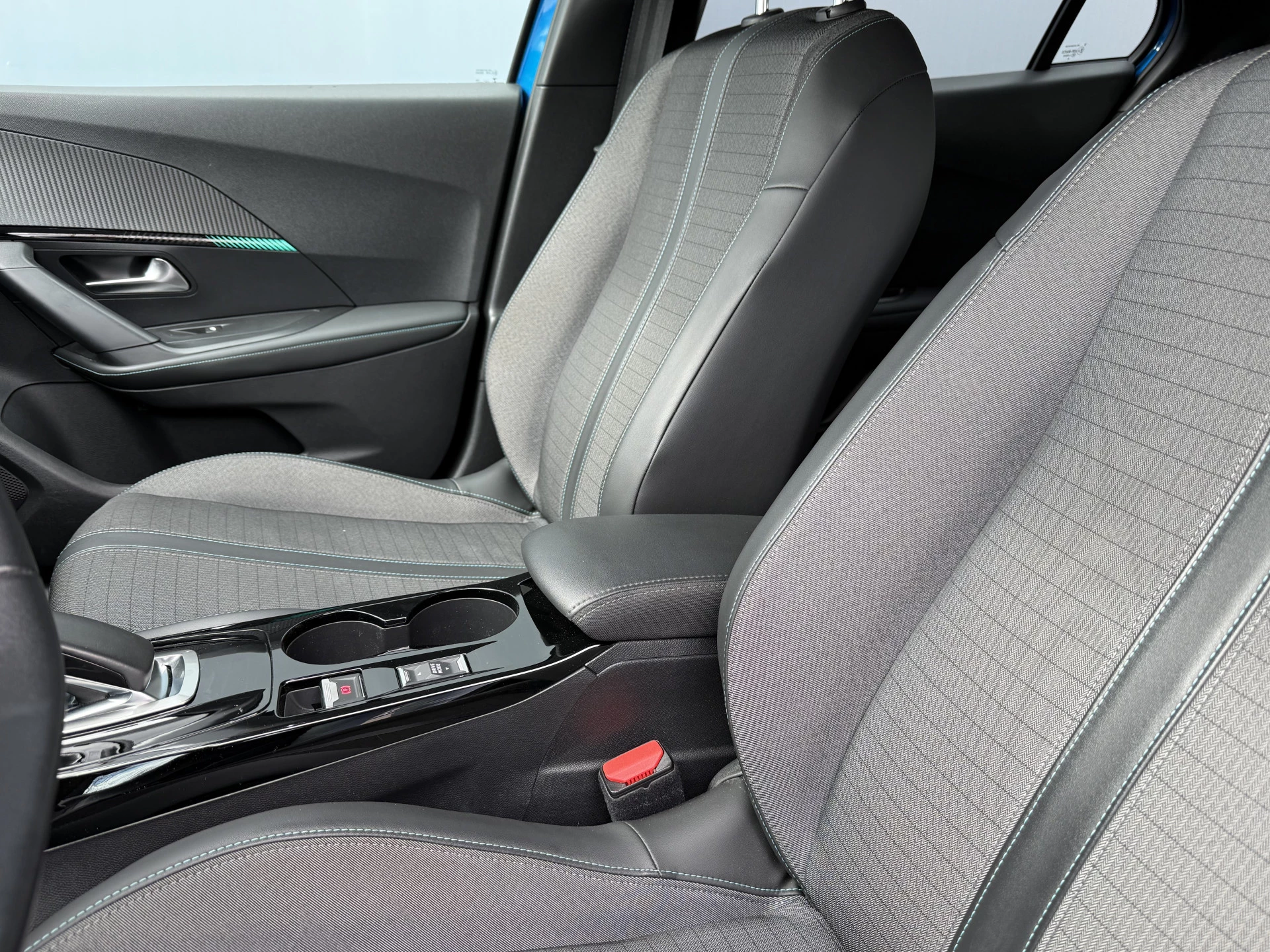 Hoofdafbeelding Peugeot e-2008