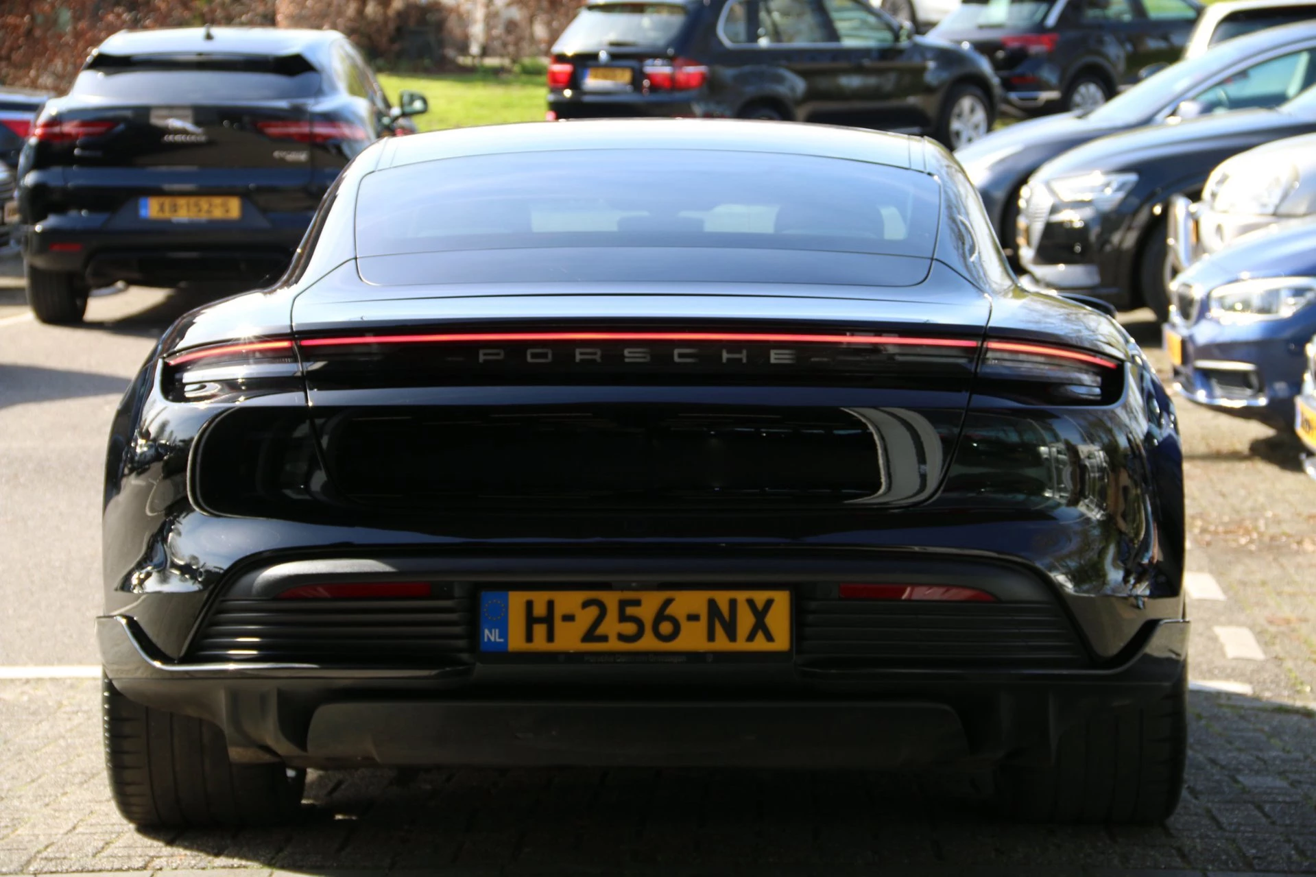 Hoofdafbeelding Porsche Taycan