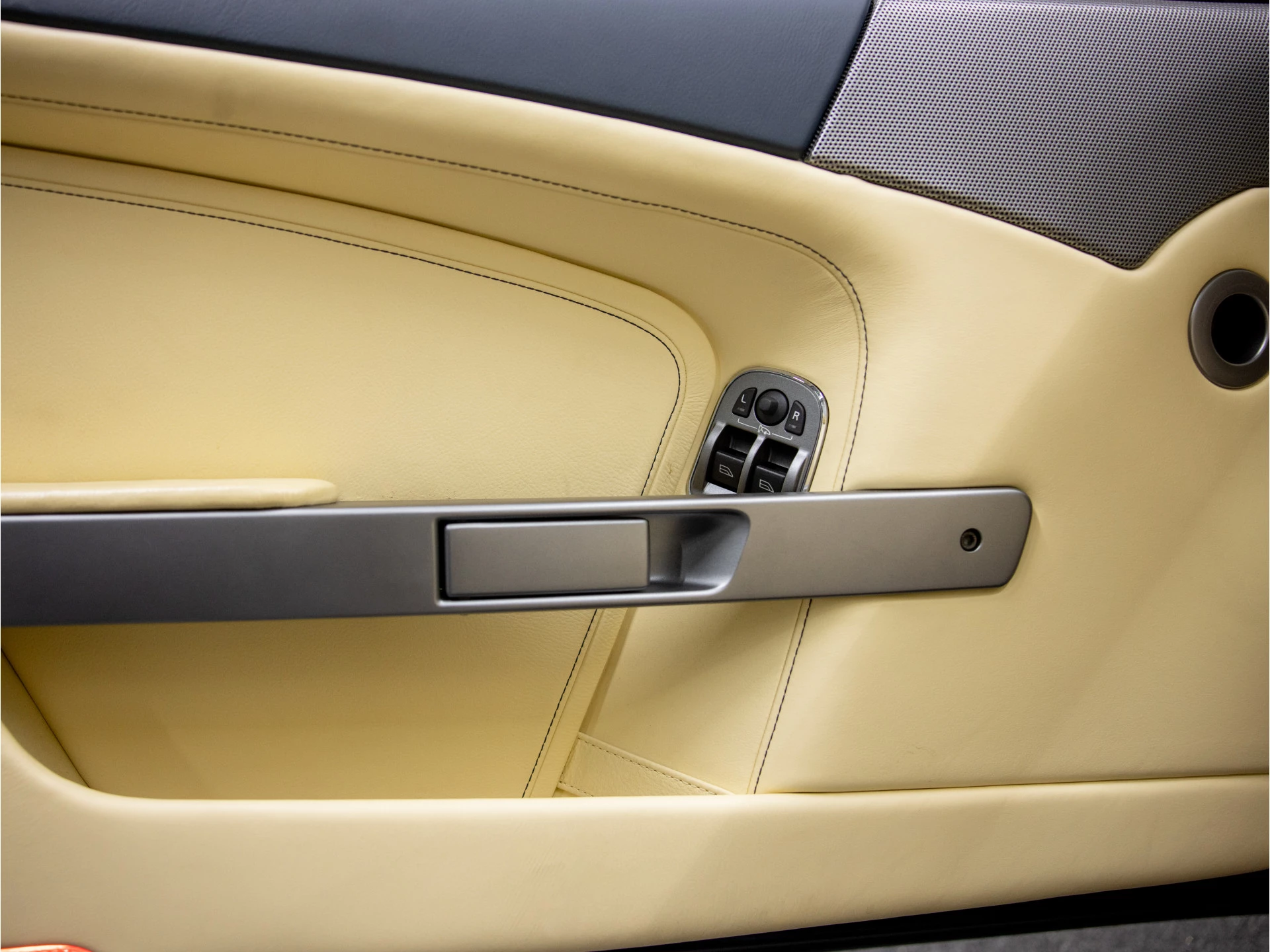 Hoofdafbeelding Aston Martin DB9