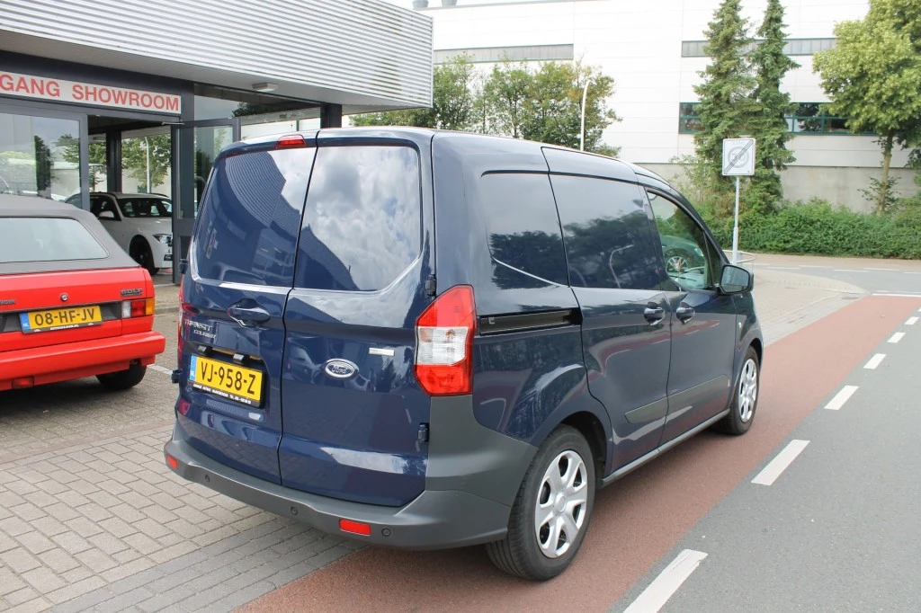Hoofdafbeelding Ford Transit Courier