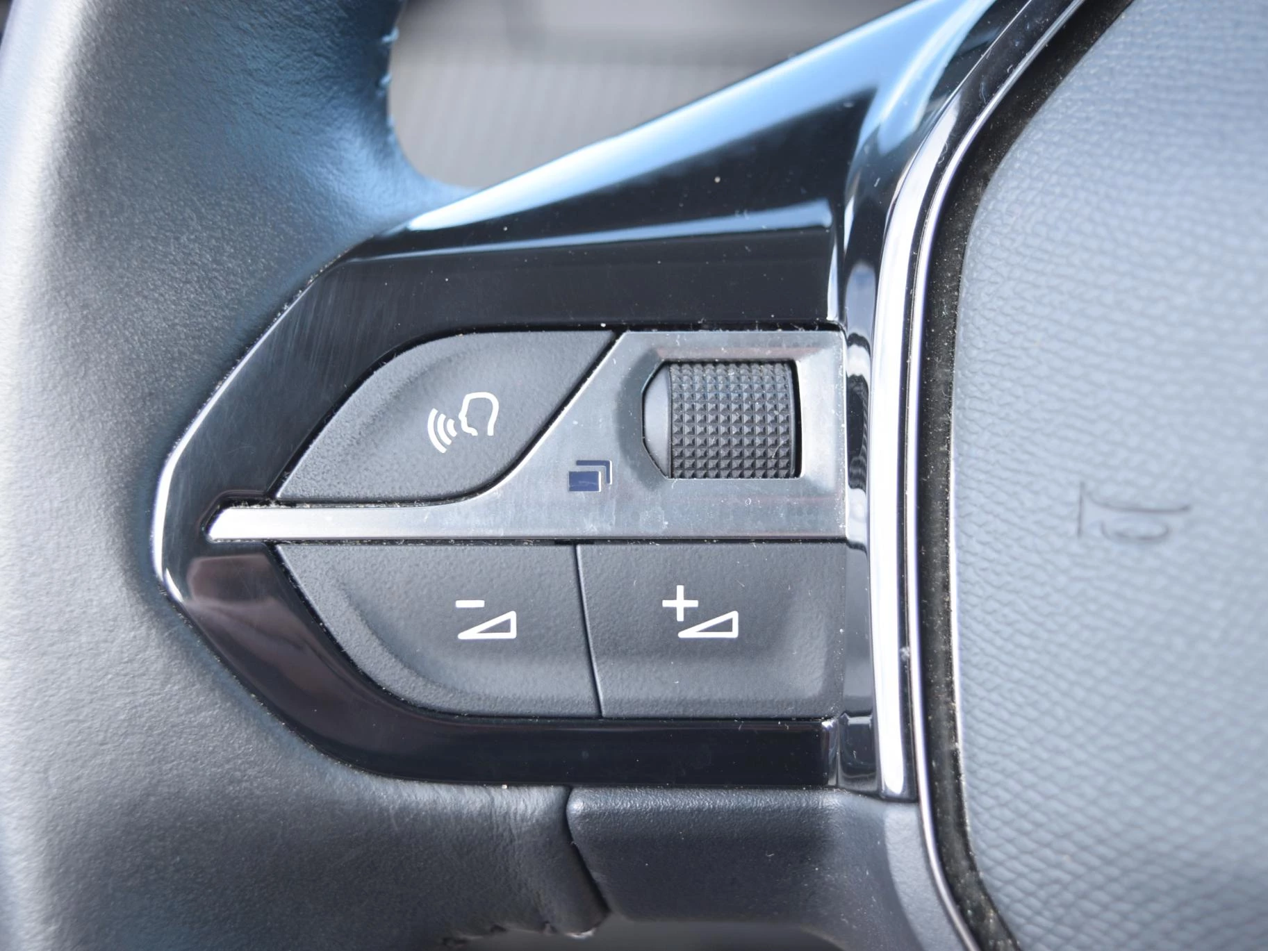 Hoofdafbeelding Peugeot e-2008