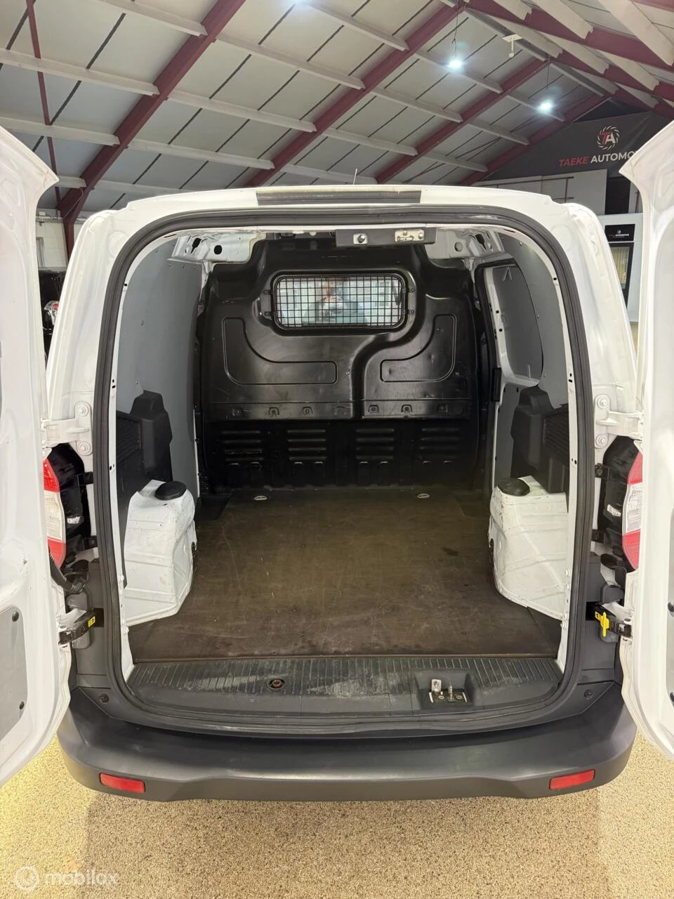 Hoofdafbeelding Ford Transit Courier