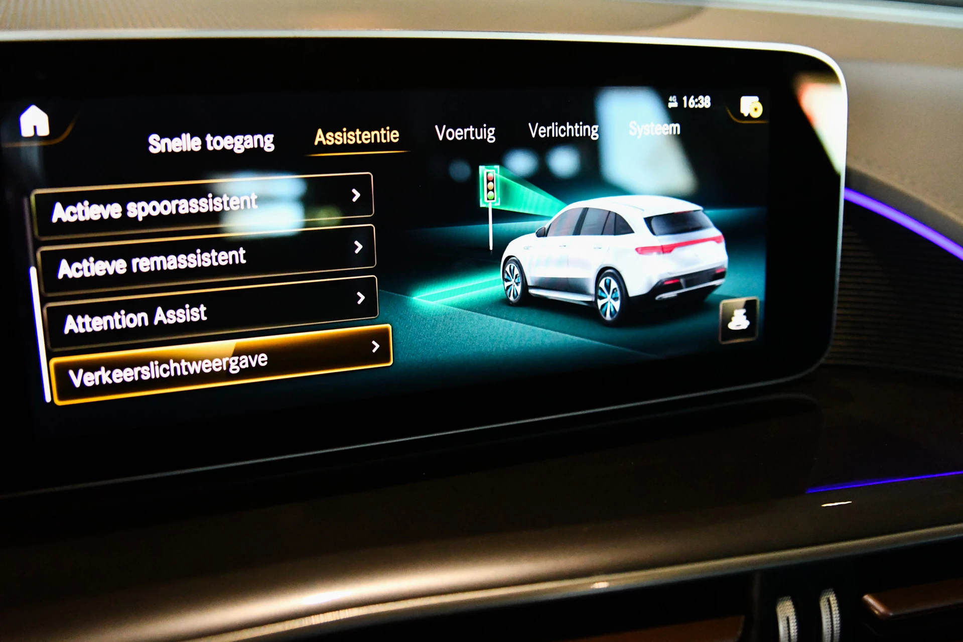 Hoofdafbeelding Mercedes-Benz EQC