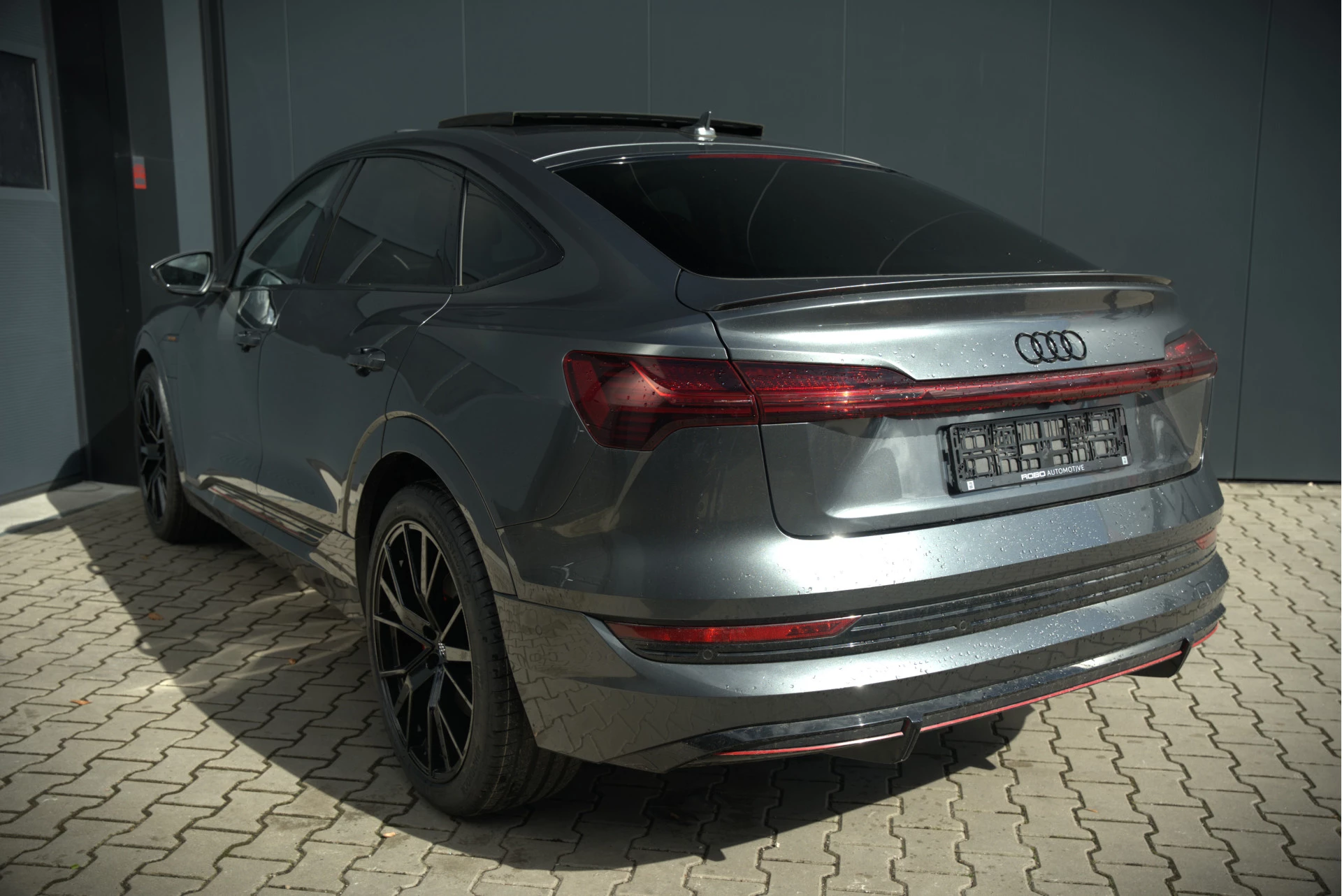 Hoofdafbeelding Audi e-tron