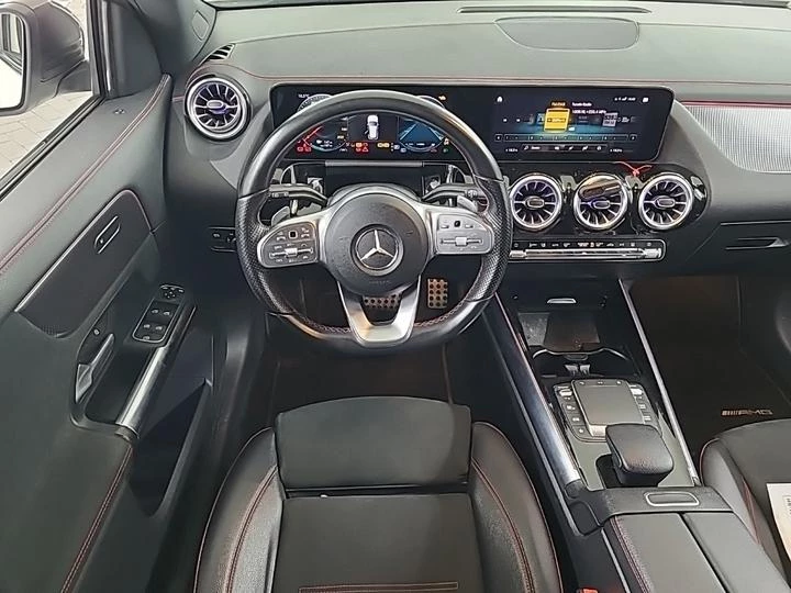 Hoofdafbeelding Mercedes-Benz EQA