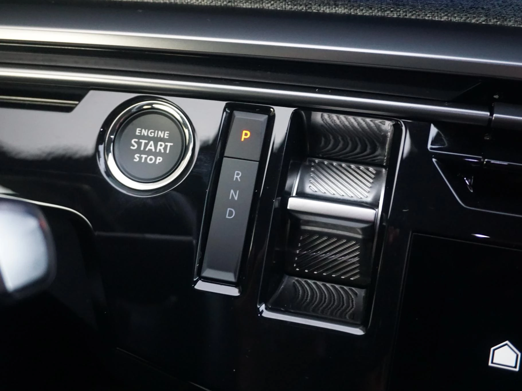 Hoofdafbeelding Peugeot e-3008