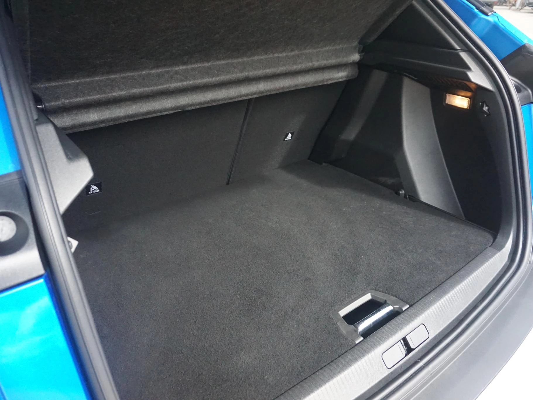 Hoofdafbeelding Peugeot e-2008