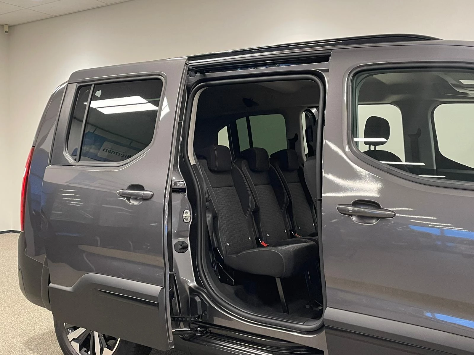 Hoofdafbeelding Peugeot e-Rifter