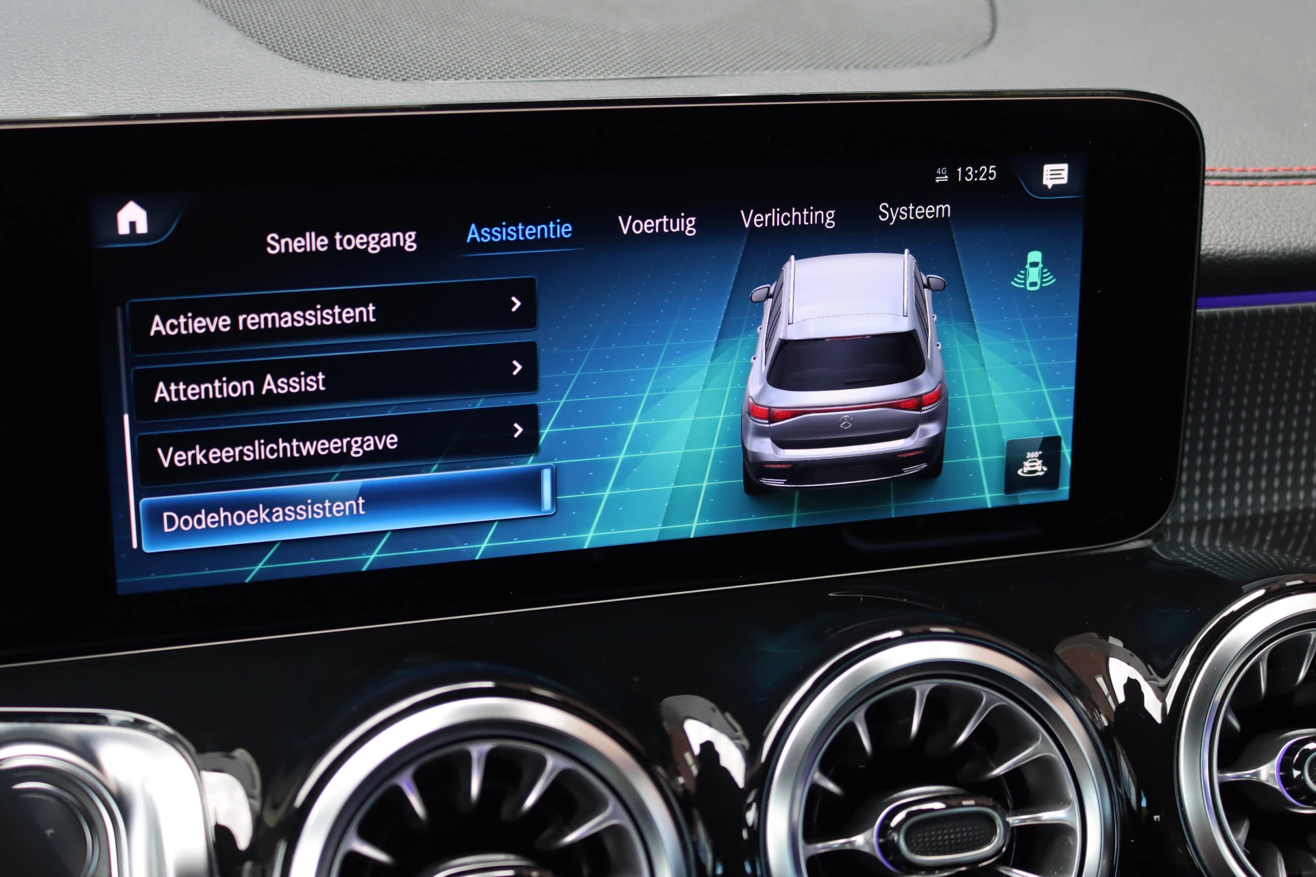 Hoofdafbeelding Mercedes-Benz EQB
