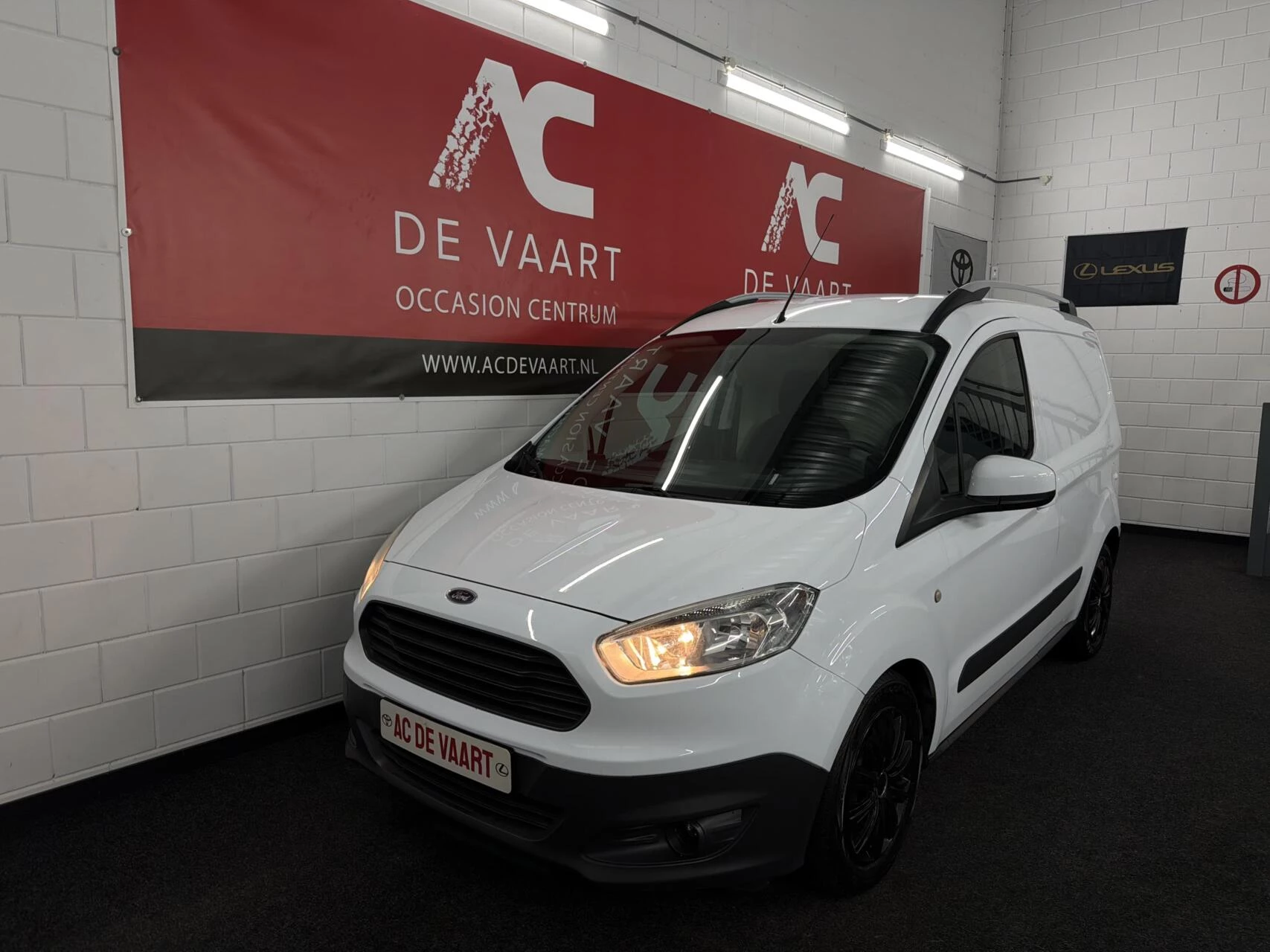 Hoofdafbeelding Ford Transit Courier