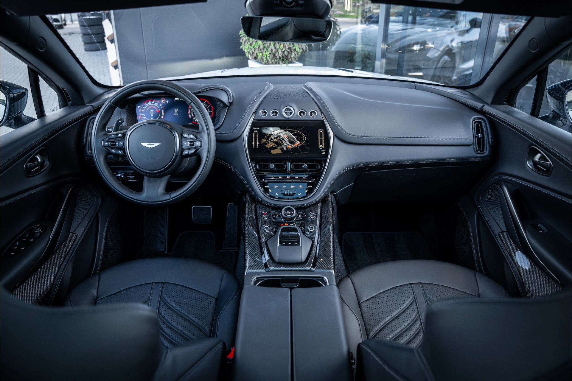 Hoofdafbeelding Aston Martin DBX