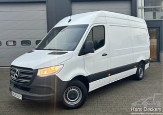 Hoofdafbeelding Mercedes-Benz Sprinter Mercedes-Benz Sprinter 319 3.0V6 L2 H2 3500KG Trekhaak Airco 3-Pers