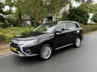 Mitsubishi Outlander 2.4 PHEV Pure+ 240PK Carplay•Camera
